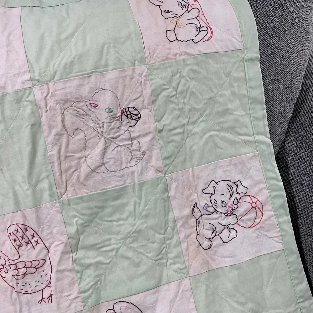 Vtg Handmade Embroidered Animal Baby Quilt Green White Checkerboard 36x48‎